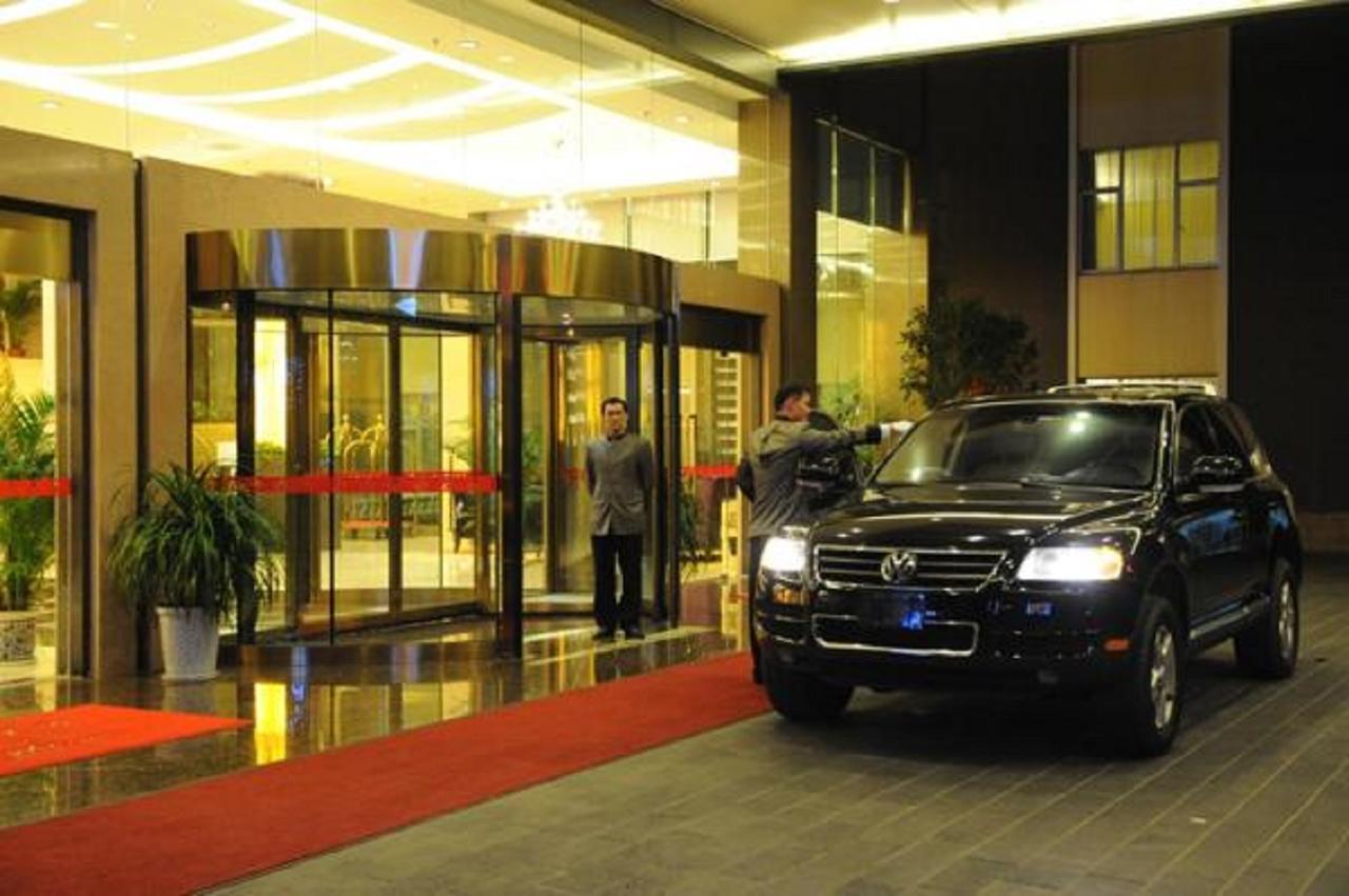 Golden Dragonball Hotel Guilin Exterior photo