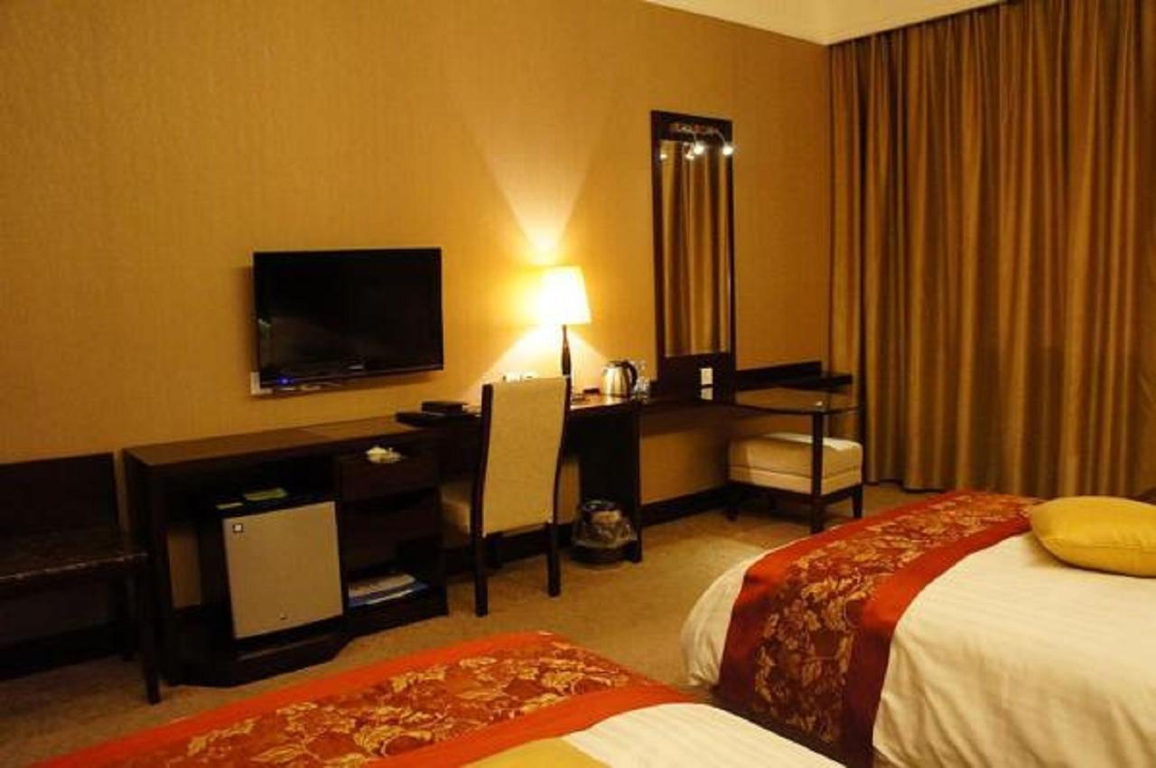 Golden Dragonball Hotel Guilin Exterior photo