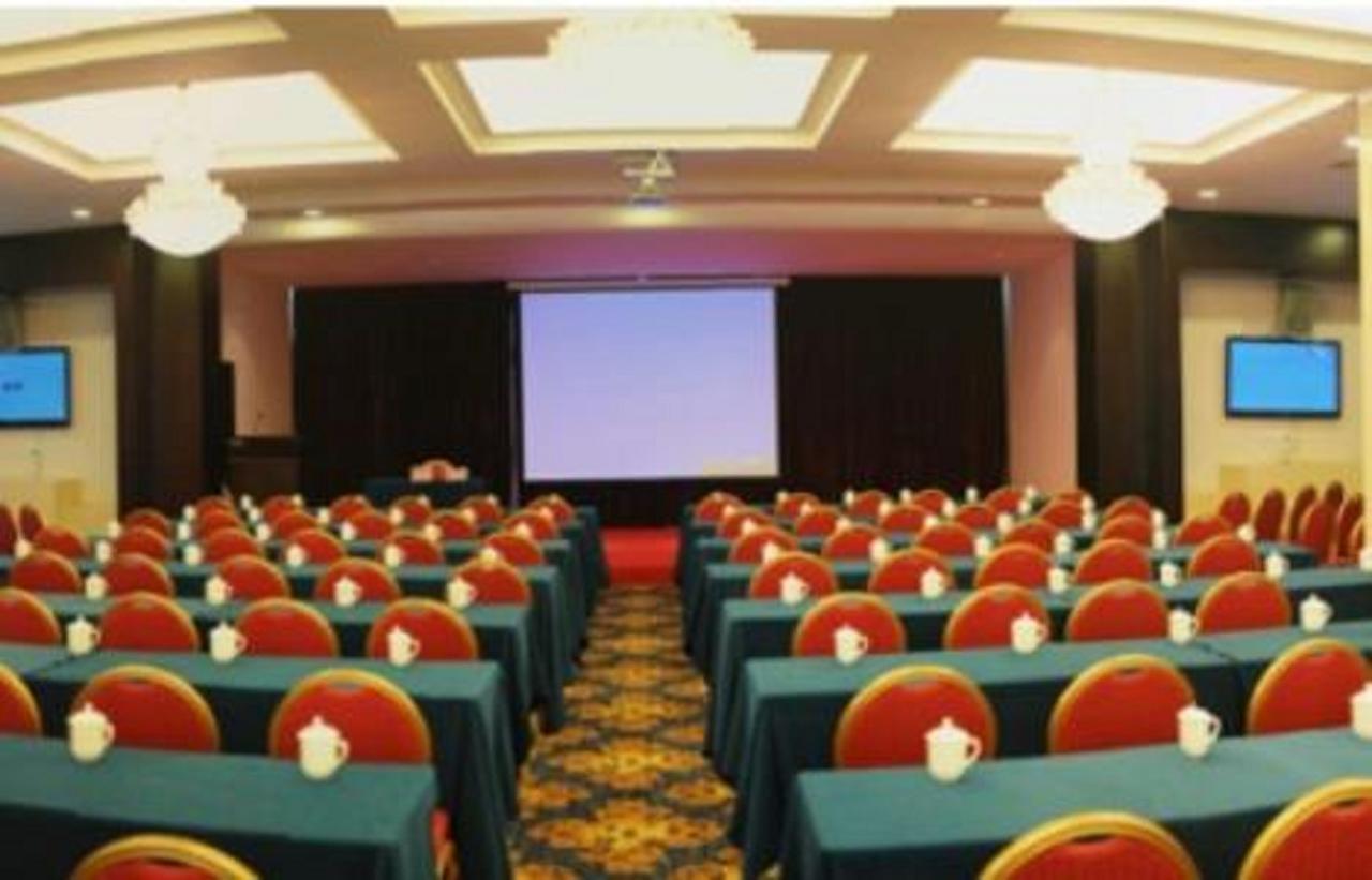 Golden Dragonball Hotel Guilin Exterior photo