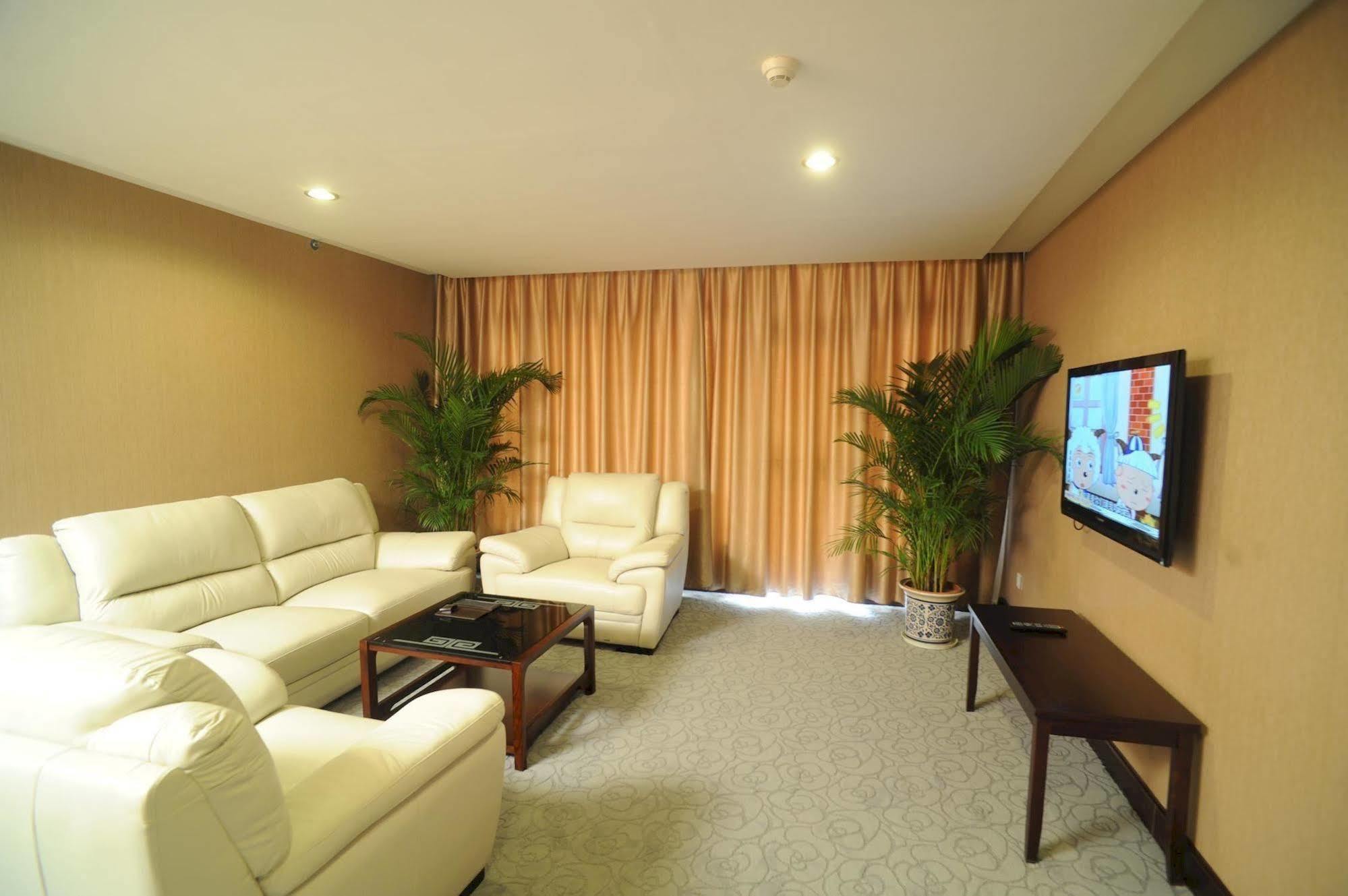 Golden Dragonball Hotel Guilin Exterior photo