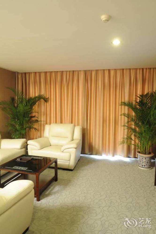 Golden Dragonball Hotel Guilin Exterior photo