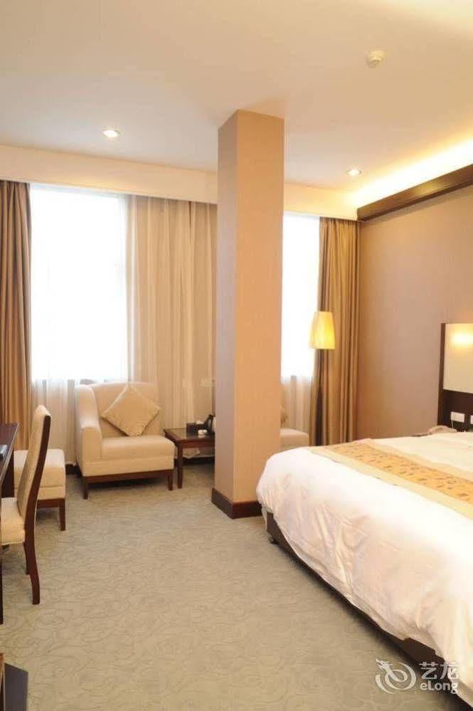 Golden Dragonball Hotel Guilin Exterior photo