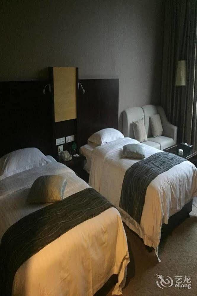Golden Dragonball Hotel Guilin Exterior photo