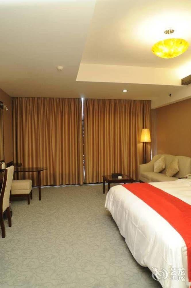 Golden Dragonball Hotel Guilin Exterior photo